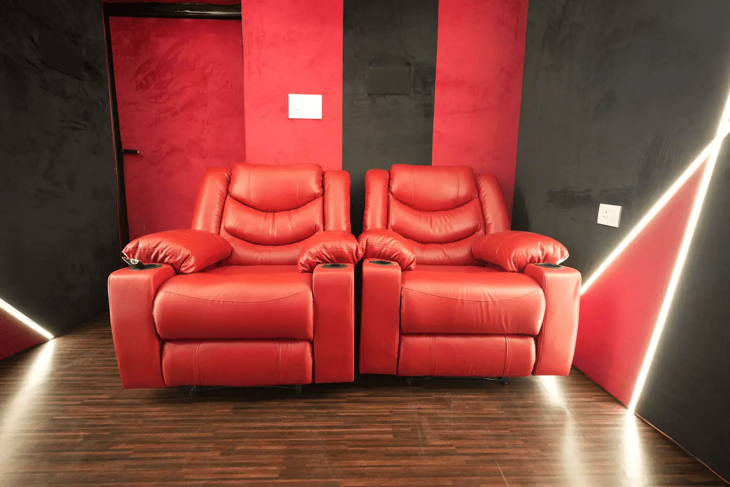 Theater Screen 1 - Side view